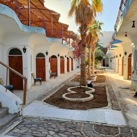 Sebaii Camp السباعى كامب شاطئ الترابين بجوار ويت بالس Hostel Nuweiba Bagian luar foto