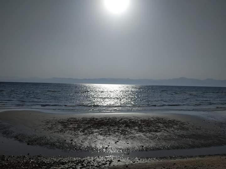 Sebaii Camp السباعى كامب شاطئ الترابين بجوار ويت بالس Hostel Nuweiba Bagian luar foto