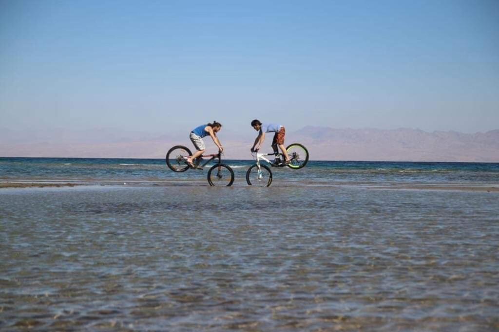 Sebaii Camp السباعى كامب شاطئ الترابين بجوار ويت بالس Hostel Nuweiba Bagian luar foto