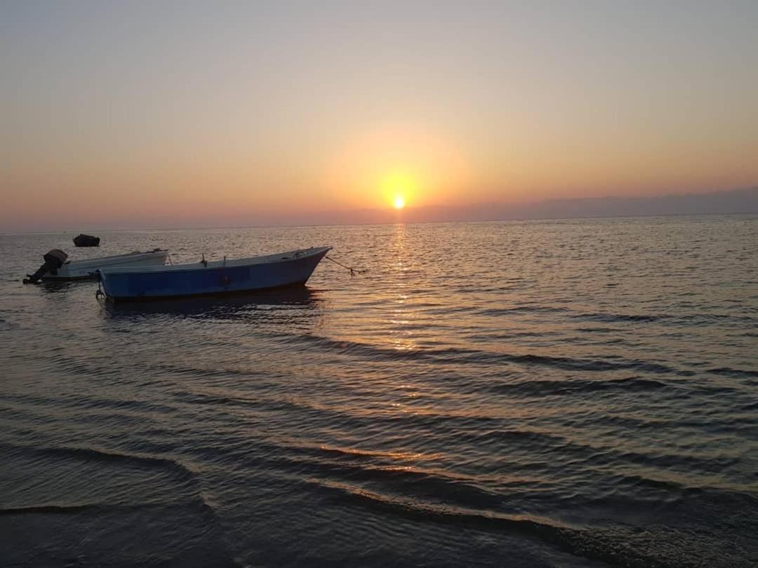 Sebaii Camp السباعى كامب شاطئ الترابين بجوار ويت بالس Hostel Nuweiba Bagian luar foto