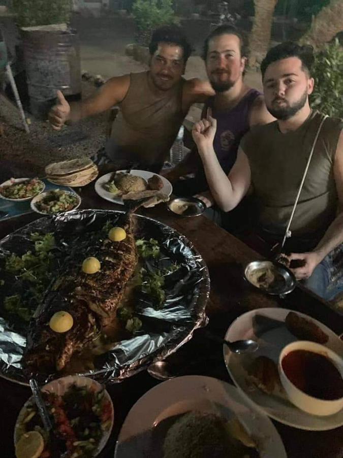 Sebaii Camp السباعى كامب شاطئ الترابين بجوار ويت بالس Hostel Nuweiba Bagian luar foto