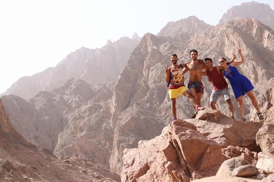 Sebaii Camp السباعى كامب شاطئ الترابين بجوار ويت بالس Hostel Nuweiba Bagian luar foto