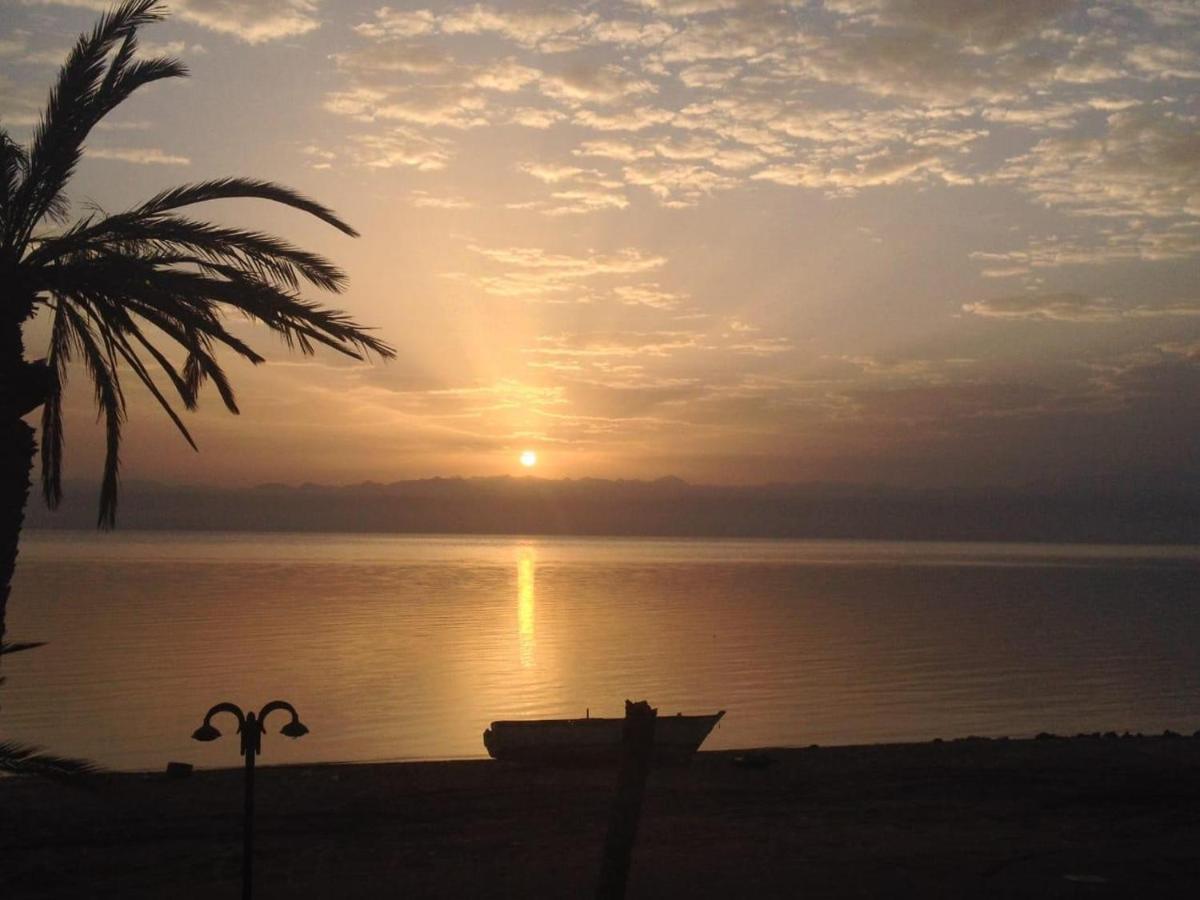 Sebaii Camp السباعى كامب شاطئ الترابين بجوار ويت بالس Hostel Nuweiba Bagian luar foto