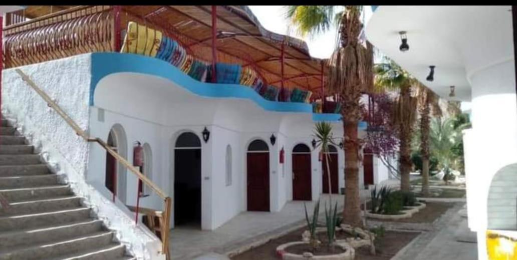 Sebaii Camp السباعى كامب شاطئ الترابين بجوار ويت بالس Hostel Nuweiba Bagian luar foto