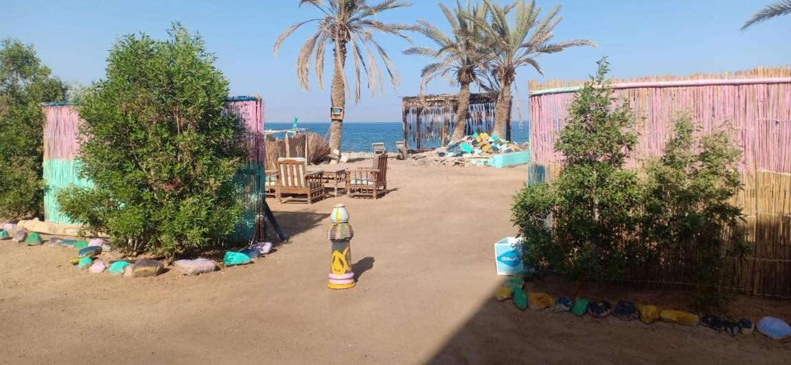 Sebaii Camp السباعى كامب شاطئ الترابين بجوار ويت بالس Hostel Nuweiba Bagian luar foto